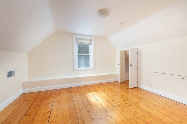 Building Photo - 148 Albion St