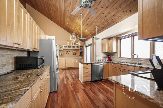 Building Photo - 2504 Sheffield Cir N