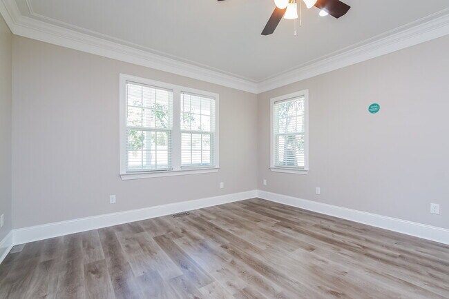 Building Photo - 424 N Allen Rd