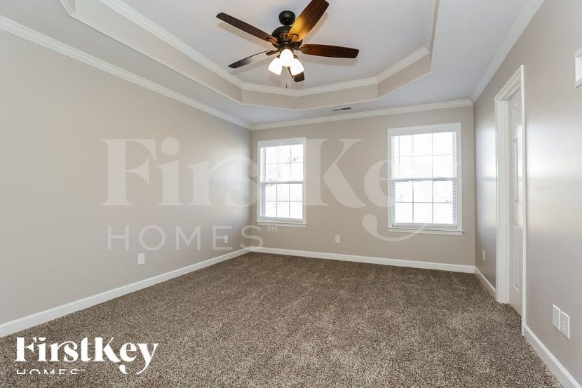 Building Photo - 2260 Dewey Dr