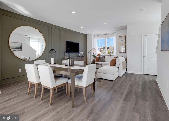 Building Photo - 8214 Alexander Court