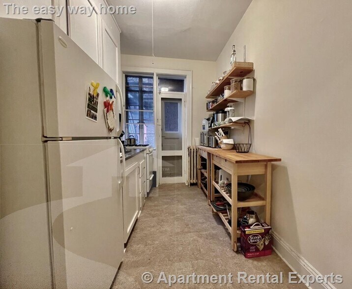 Building Photo - 73 Martin St