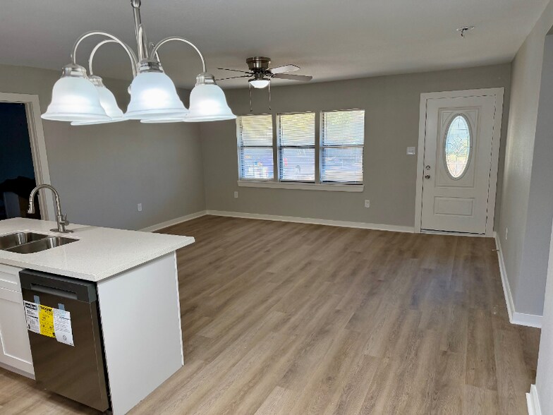 Building Photo - 2306 Staunton Dr