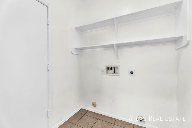 Building Photo - 3284 E Powell Ct