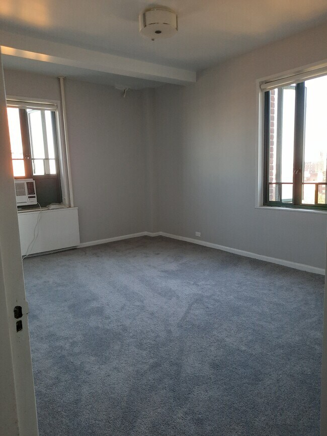 Bedroom - 1970 E Tremont Ave