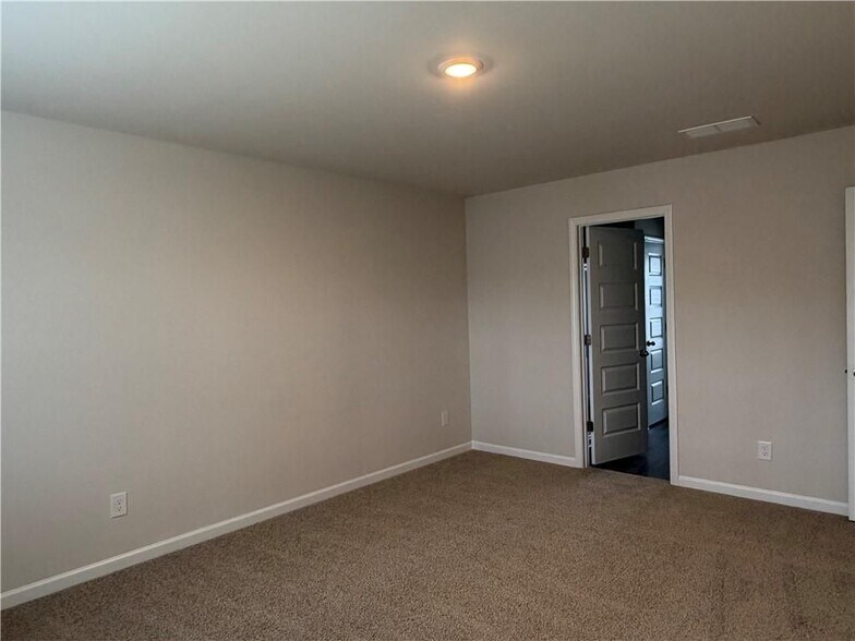 Building Photo - 79 Holland Cv