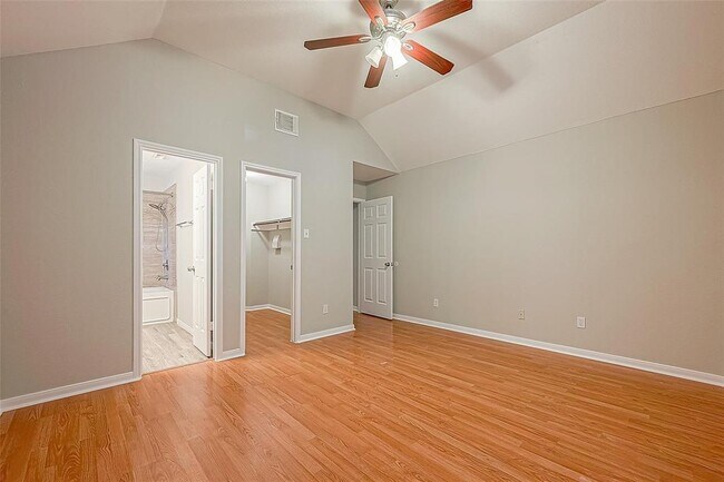Building Photo - 6419 New World Dr