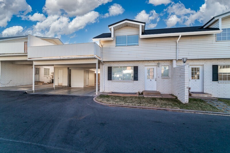 Building Photo - 781 N Valley View Dr