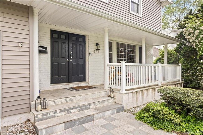 Building Photo - 1127 Fordham Ln