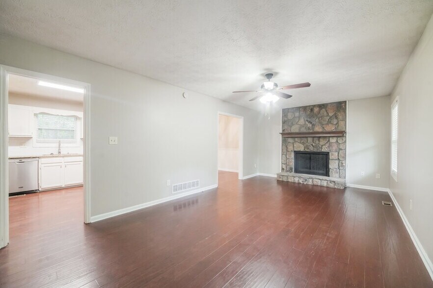 Building Photo - 4061 Wylie Ln