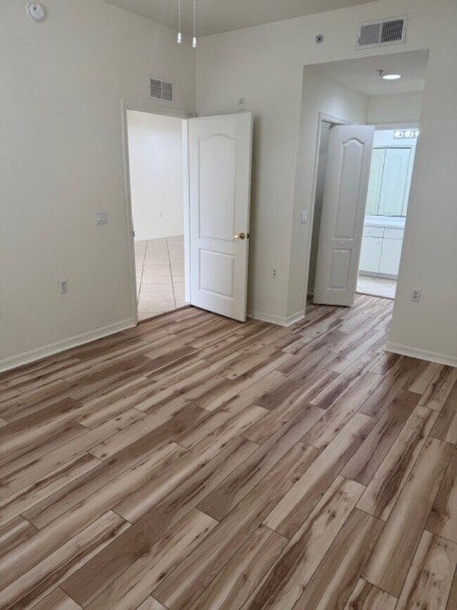 Building Photo - Osprey Cove 2/2-