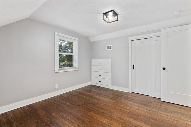 Building Photo - 7615 W 95th Terrace
