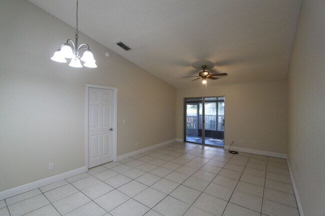 Building Photo - Charming 3 Bedroom, 2 Bathroom Home in Win...