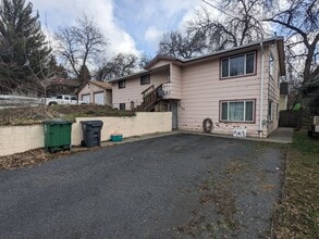 Building Photo - 206 Cherry St