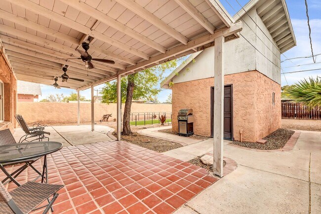 Building Photo - Timeless Historic Santa-Fe Style Home in F...
