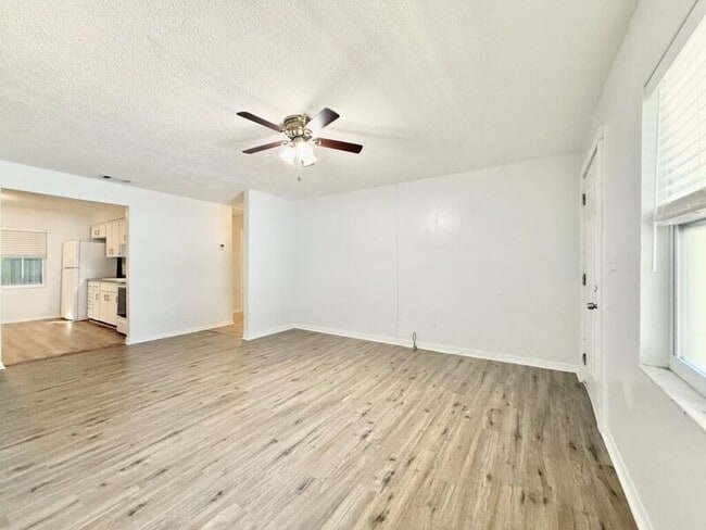Building Photo - 6420 S Adelia Ave