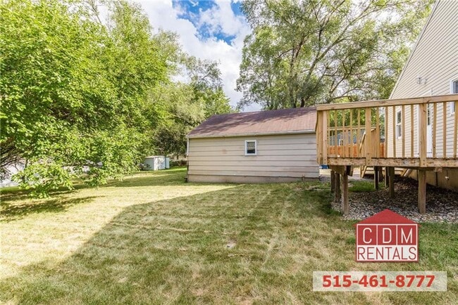 Building Photo - Cozy DSM Home near Merle Hay