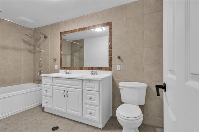 Building Photo - 9155 Nesbit Ferry Rd