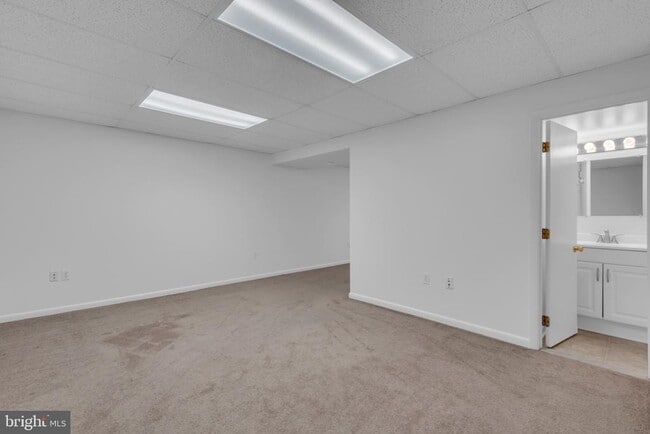 Building Photo - 651 Westphalia Ct