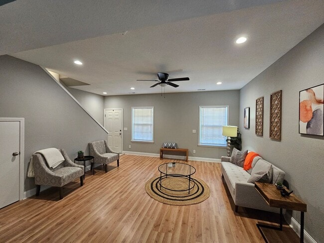 Building Photo - 1416 Maple Ln