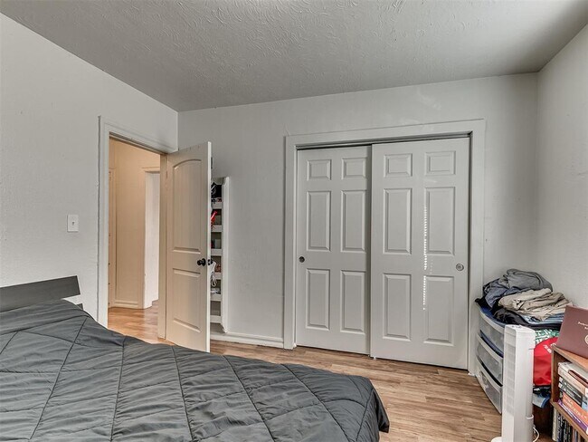 Building Photo - 1229 Meta Ave