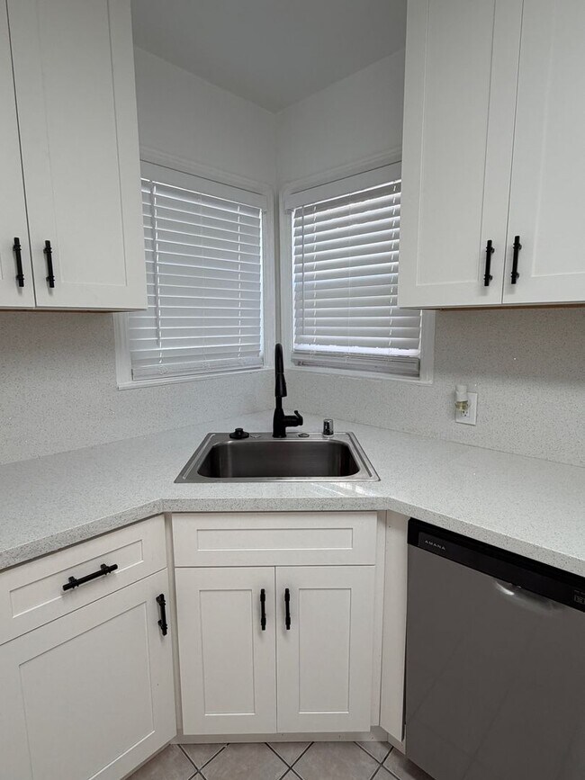 Building Photo - 32 Sanford Ave