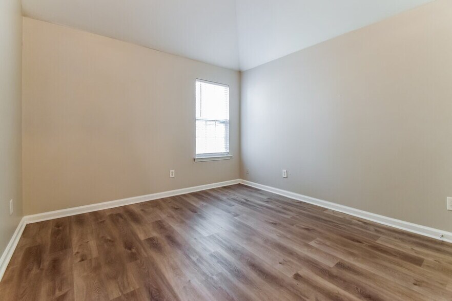 Building Photo - 2441 Wood Bend Ln