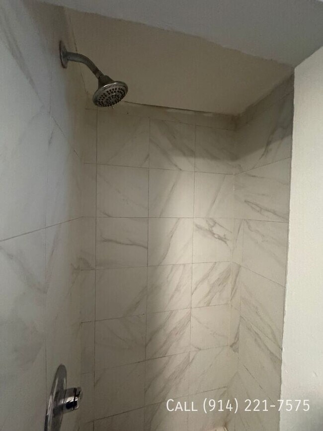 Building Photo - 151 School St