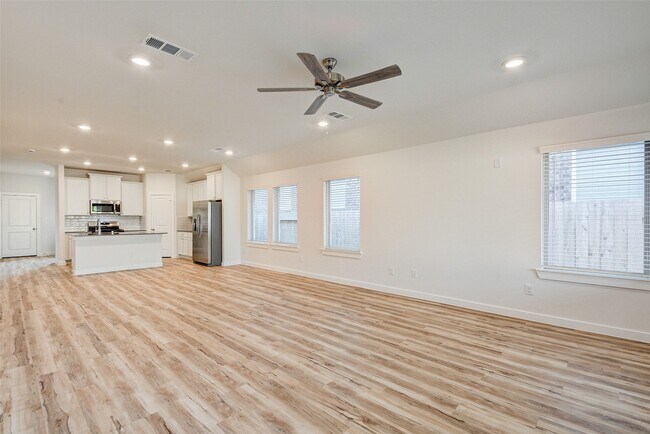 Building Photo - 31119 Myers Hvn Ln