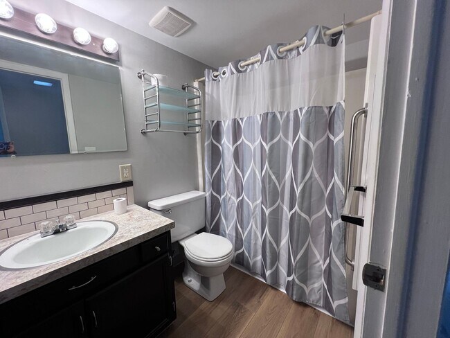 Building Photo - 01050 - Ardmore 2610-2612