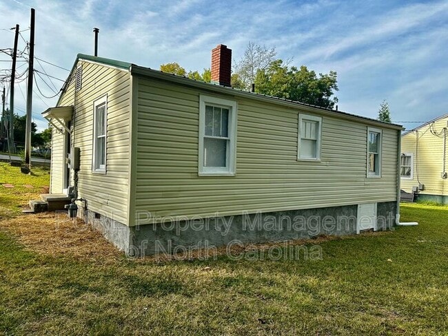 Building Photo - 606 Carver Dr