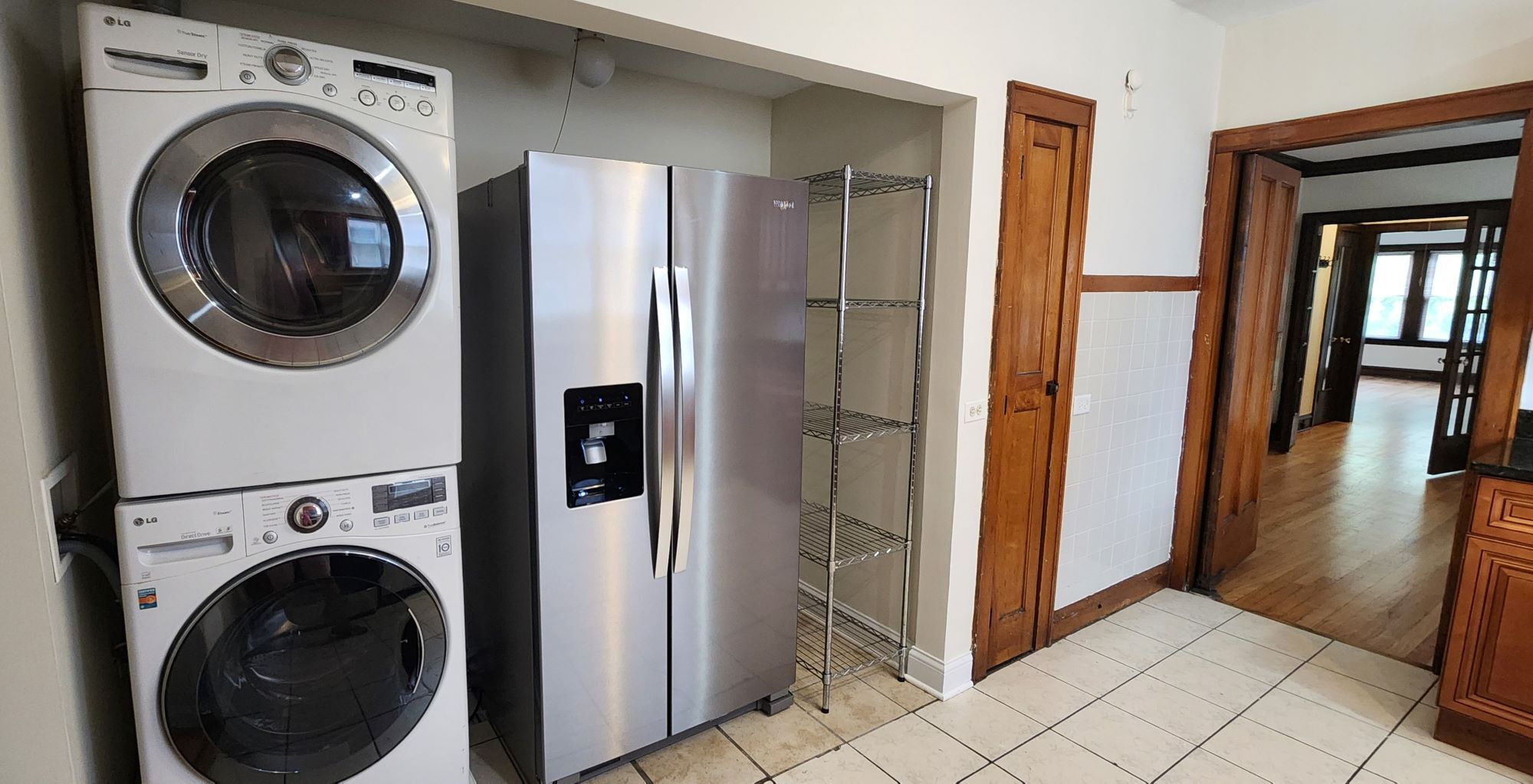 Kitchen with brand new SS appliances and in-unit washer/dryer - 2018 Lake St
