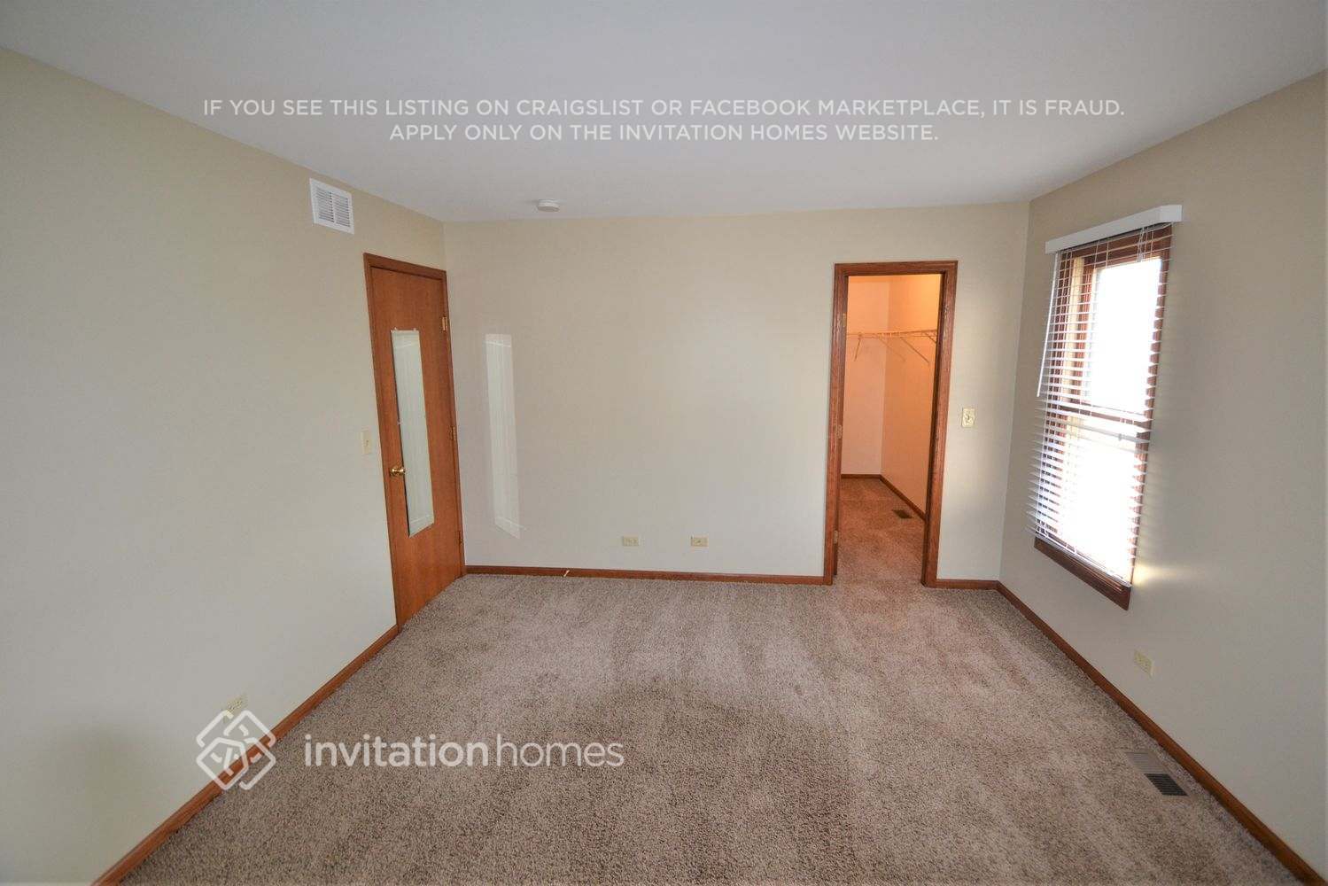 Building Photo - 1445 Woodscreek Cir