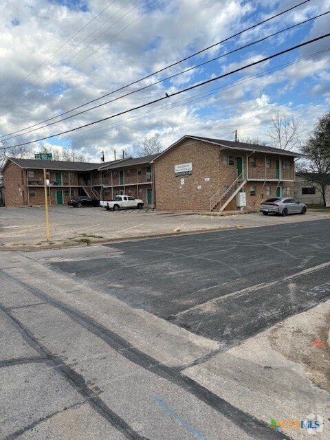 Building Photo - 1015 Parmer Ave