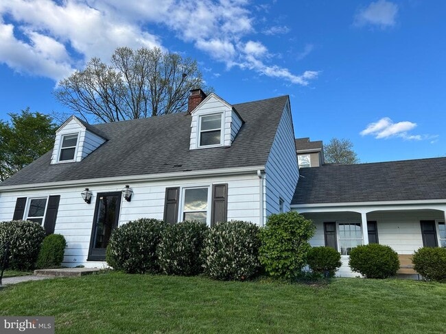 Building Photo - 650 Linden Cir