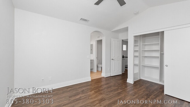 Building Photo - 5466 Avignon Ct