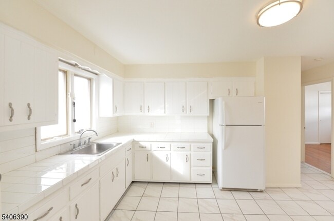 Building Photo - 100 Eastern Wy