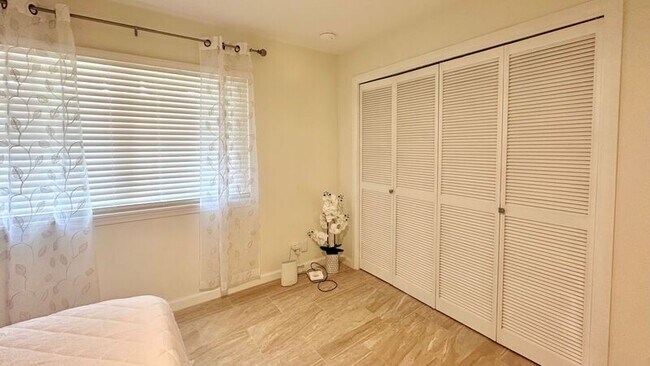 Building Photo - 1034 Kaumoku St