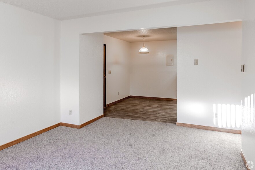 Building Photo - 2609 Goettens Way