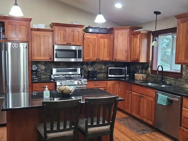 Building Photo - 1539 Hydram Ave N