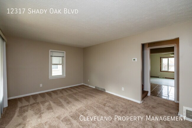 Building Photo - Updated Garfield Hts Bungalow