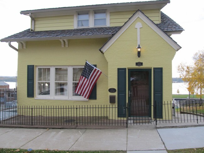 Front of House - 326 W 2nd St