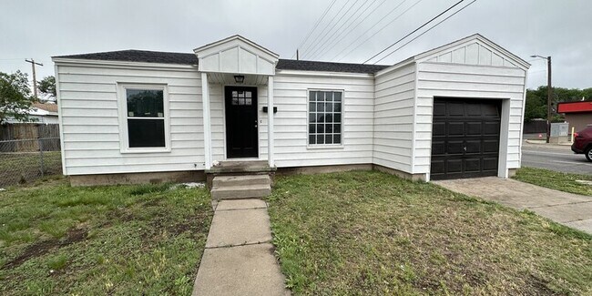 Primary Photo - 3400 Washington