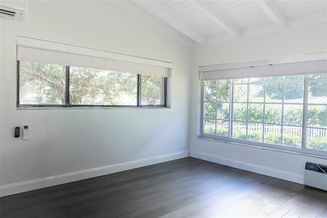Building Photo - 2101 SW 33rd Ave