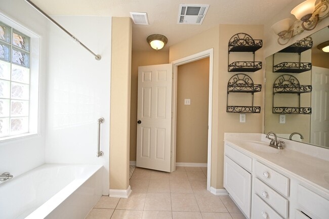 Building Photo - 219 N Wimberly Way