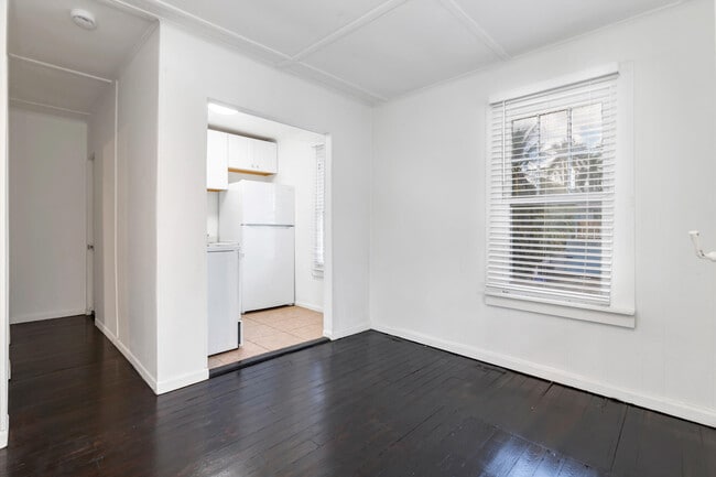 Building Photo - 204 Conniston Rd