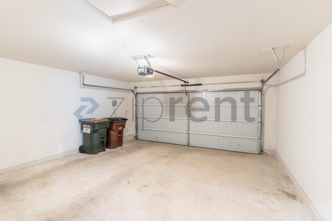 Building Photo - Unit