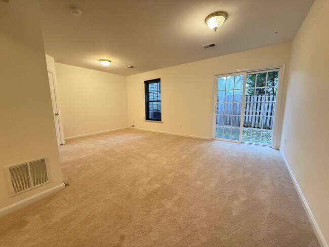 Building Photo - Exquisite Townhome in The Grove at Huntley Meadows