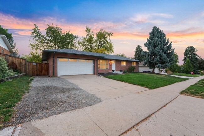 Building Photo - Available NOW! 4 Bedroom 3 Bath Beautiful Home