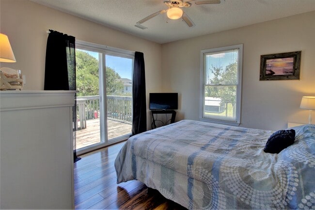 Building Photo - Surf City - 3BR 2BA Pet Friendly Cottage O...